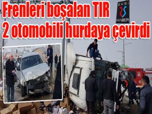 Frenleri boşalan tır 2 otomobili hurdaya çevirdi