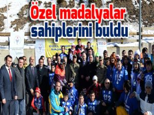 Özel madalyalar sahiplerini buldu