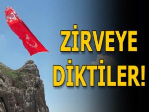 Şehitlerin isimleri Kato'nun zirvesine dikilen bayrağa yazıldı