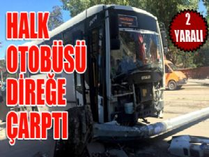 Halk otobüsü direğe çarptı: 2 yaralı