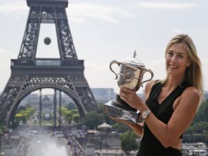 Maria Sharapova büyüledi...