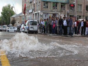 Sel değil, boru...