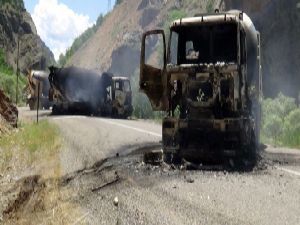 PKK 5 araç yaktı, 2 sürücü kaçırdı...