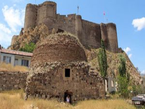 Tarihi hamam kaderine terkedildi...