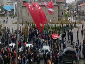 Erzurum'da Ülkü Ocakları şehitler için yürüdü...