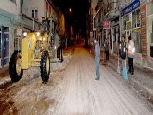 Aziziye'de 24 saat karla mücadele...