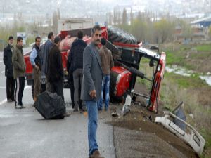 Traktör şarampole uçtu: 1 ölü, 1 yaralı...