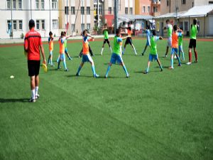 Yakutiye'nin çocuklarından futbola yoğun ilgi...