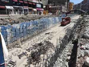 Büyükşehir Belediyesi'nden Cumhuriyet Caddesi'ne yeni meydan...