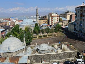 Erzurum Murat Paşa meydana çıkıyor