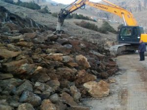 Büyükşehir dağ-taş demeden yol yapıyor