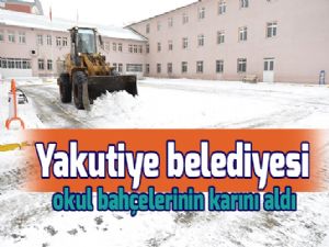 Yakutiye belediyesi, okul bahçelerinin karını aldı