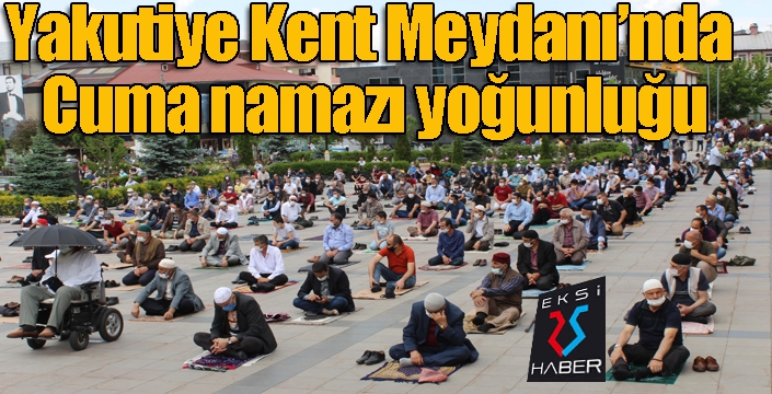 Yakutiye Kent Meydanı’nda Cuma namazı yoğunluğu